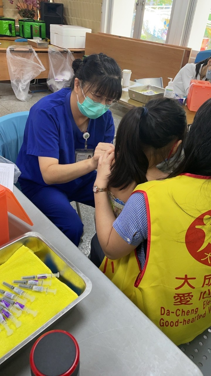 2024年11月06日大成國小新冠疫苗校園施打照片8