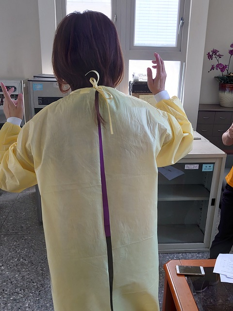 2020年04月隔離衣穿脫學習照片8