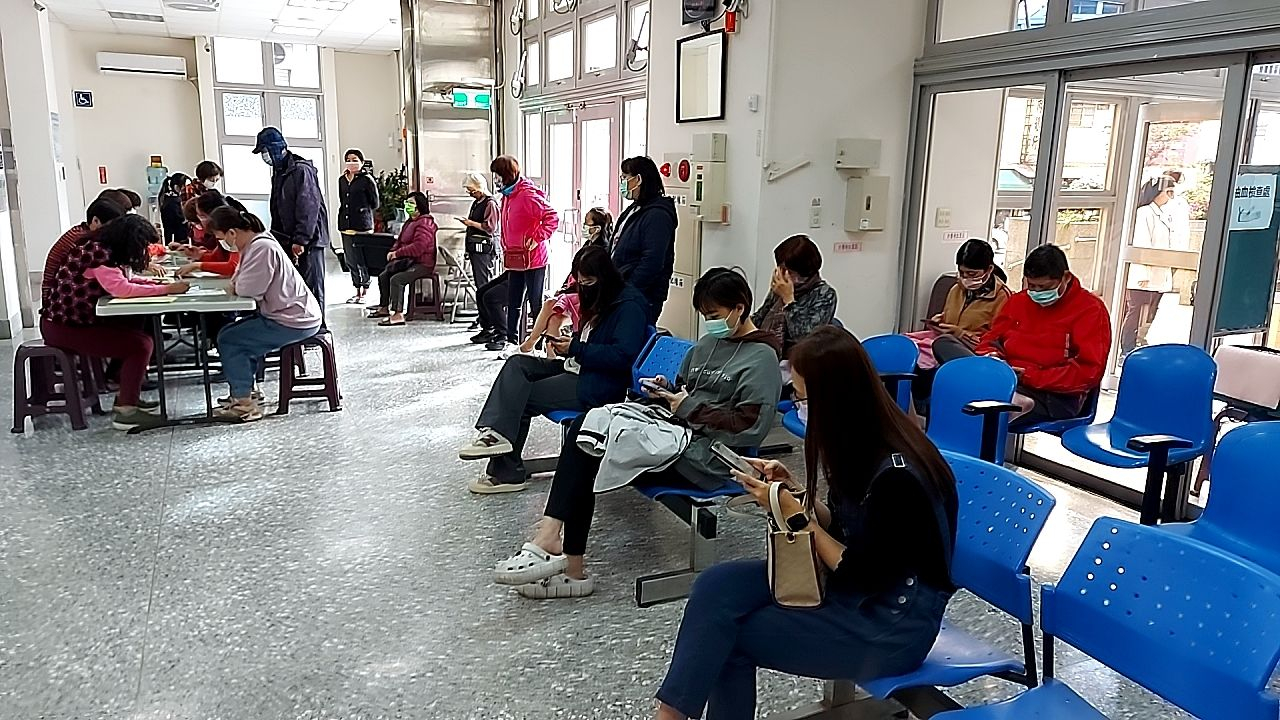2024年01月21日癌症篩檢設站，民眾不畏天冷，熱情參與照片4